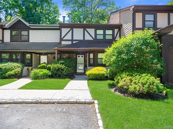 5 Pond Path, Woodbury, NY 11797