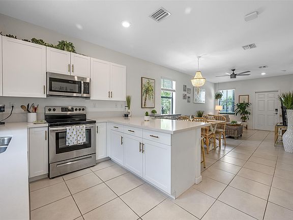 5th image of 1622 SW 28TH Court