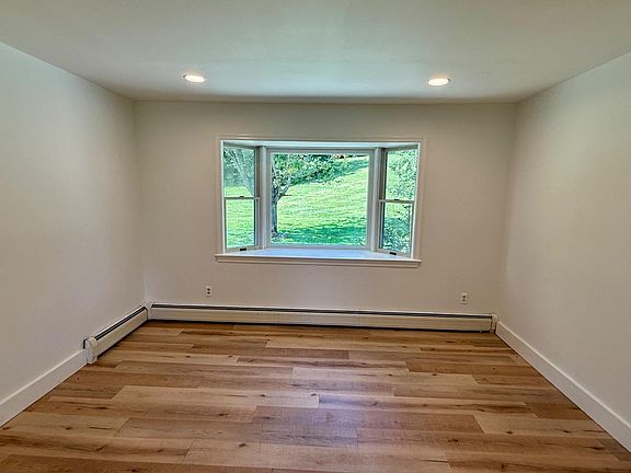 5th image of 210 Windy Hill Rd