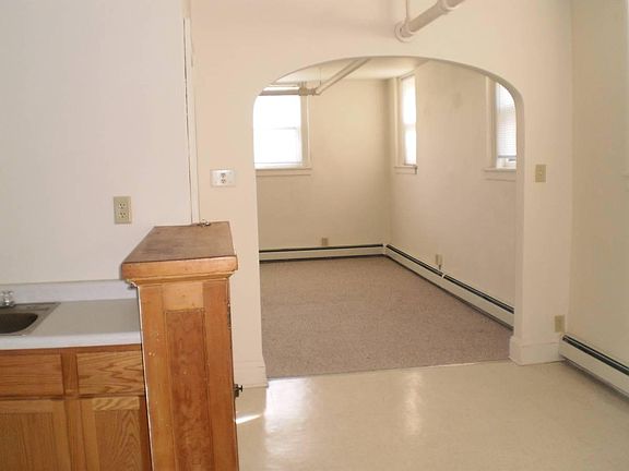 3rd image of 1831 Portland Ave