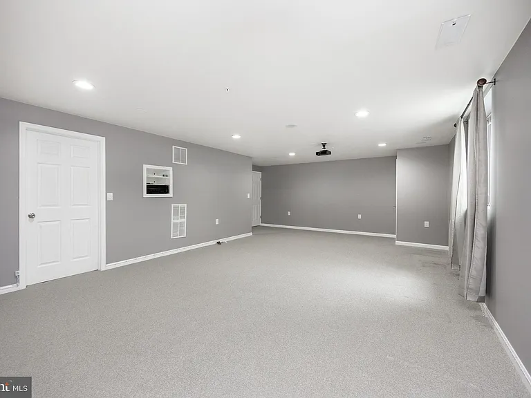 253 Fairfield Cir W — Photo 22