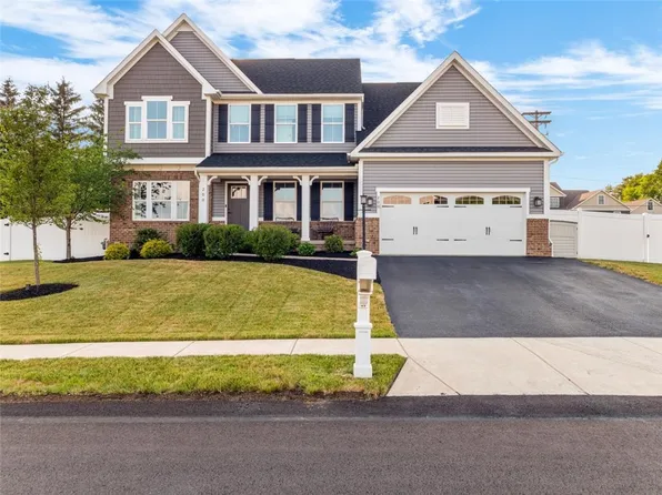 200 Keystone Xing, Clinton, PA 15026