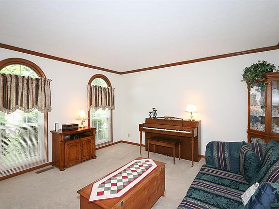 3rd image of 8256 Eastdale Dr
