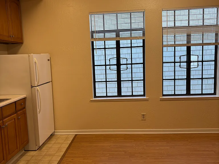 28 Cottage Ave #9 — Photo 4