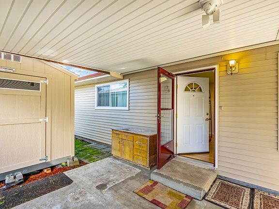 5th image of 9621 Kenwood Dr SW