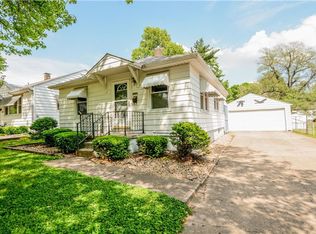 1090 N Oakcrest Ave, Decatur, IL 62522