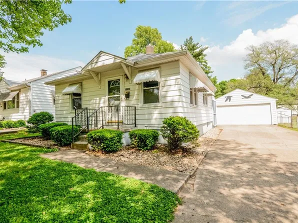 1090 N Oakcrest Ave, Decatur, IL 62522