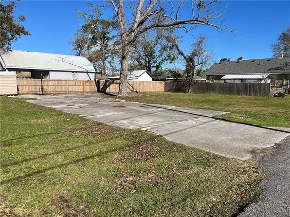235 W Easy St, Destrehan, LA 70047