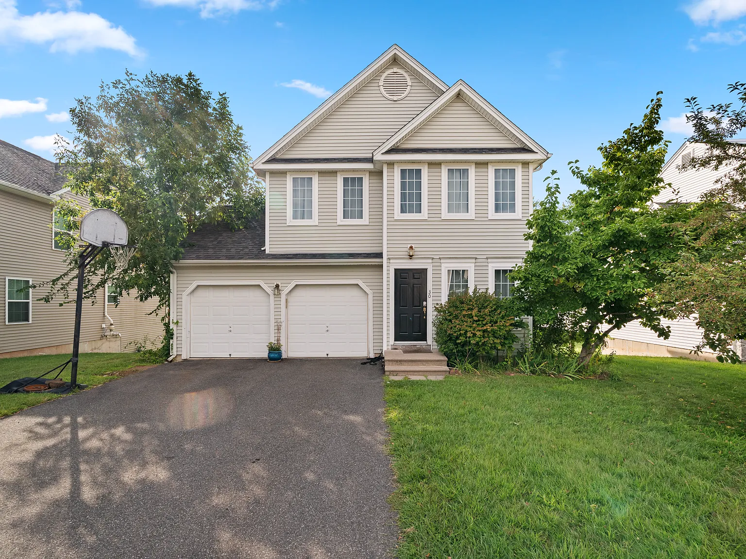 3 bed, 3.5 bath, 2100 sqft, $3,200 — Photo 1