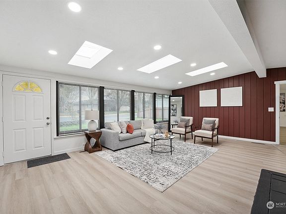 5th image of 1102 22nd Street NE