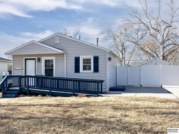 4502 S 62nd St, Omaha, NE 68117