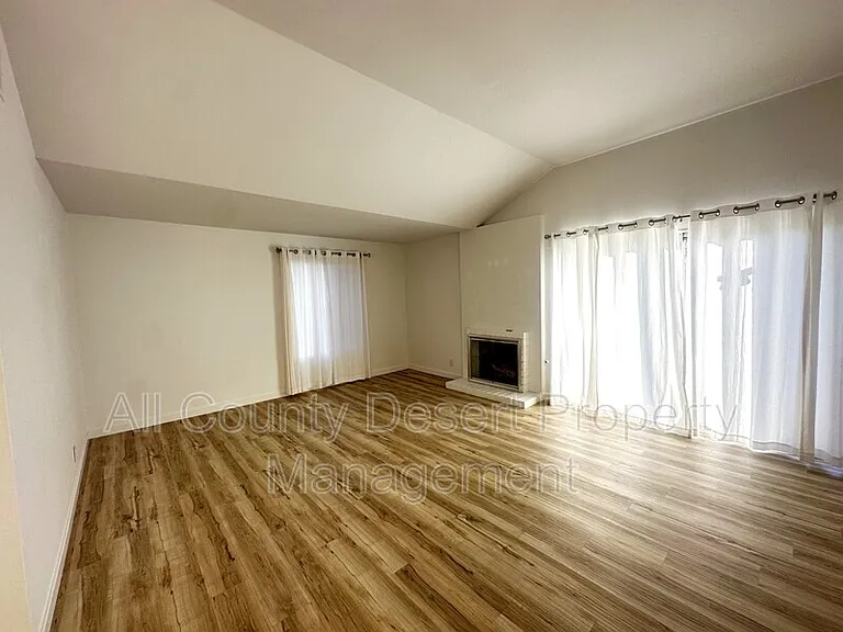1675 Fairway Cir — Photo 4