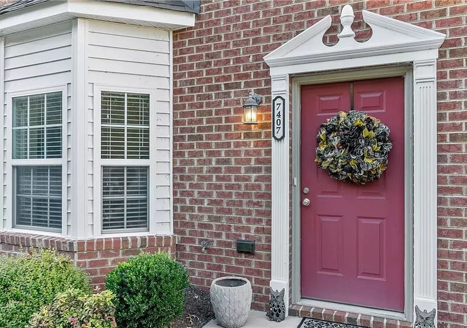 3 Bedroom Townhome in Pebble Lake Community — Photo 2
