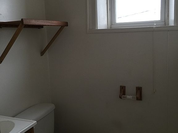 5th image of 20 W Franklin St APT 6