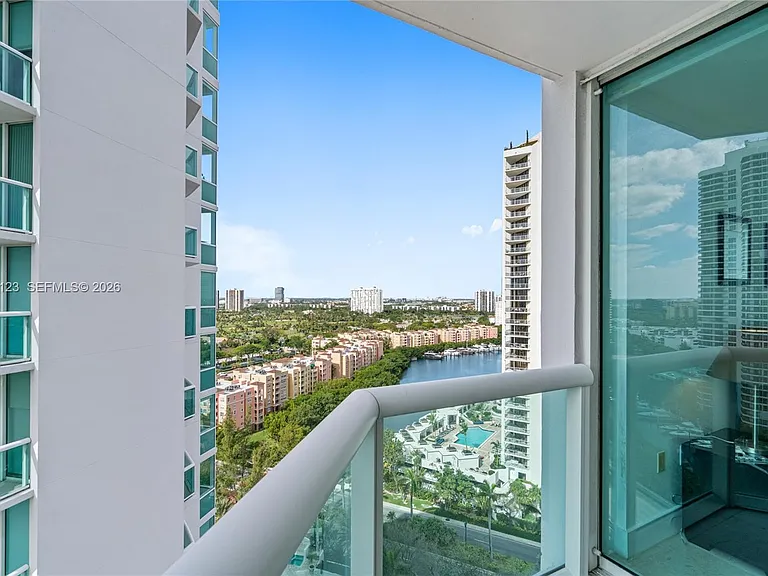 19400 Turnberry Way #1731 — Photo 32