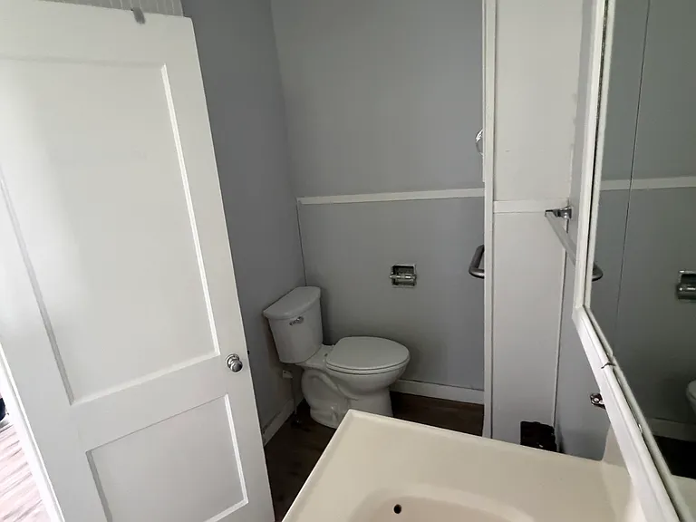 186 Essex St — Photo 9