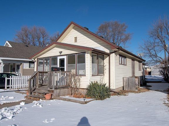 2nd image of 2122 Avenue St E