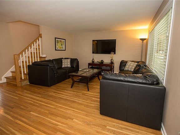 3rd image of 66 Laurentian Dr