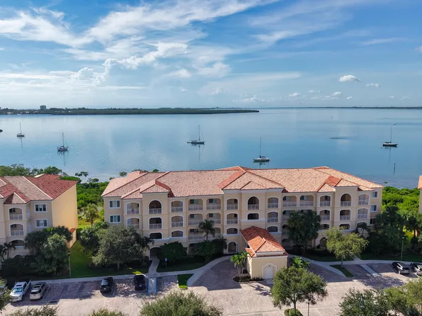 25 HARBOUR ISLE Drive W #104, Fort Pierce, FL 34949
