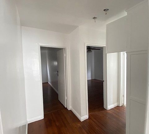 3rd image of 17049 Vanowen St