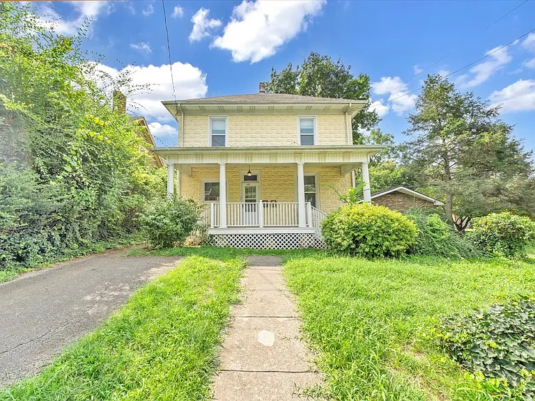 2410 Broadway Ave #B — Photo 2