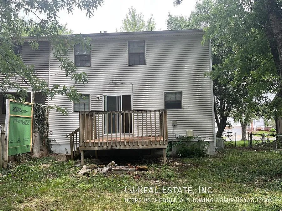 3 bed, 1.5 bath, $1,595 — Photo 2
