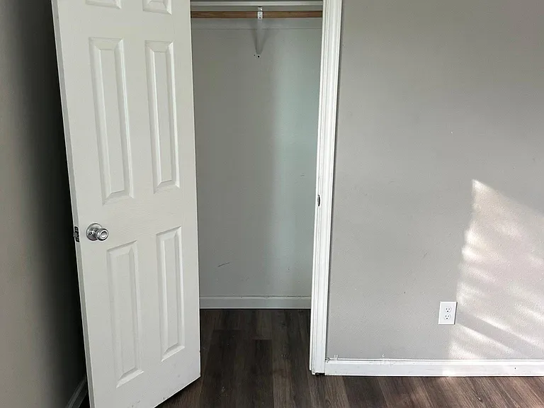 2401 Shropshire St — Photo 19