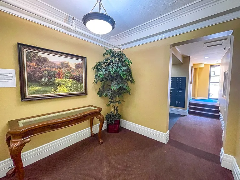 Tuscany Apartments — Photo 22