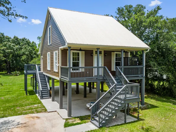 3057 Washington St, Bay Saint Louis, MS 39520