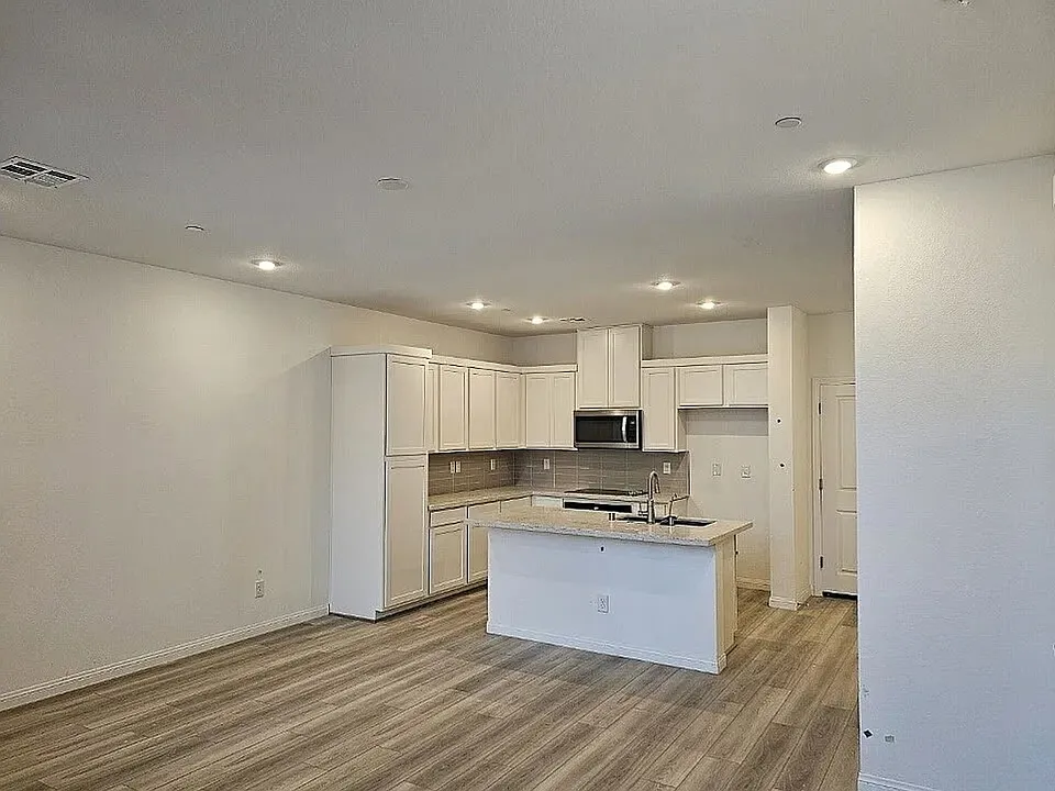 212 Wewatta Ave