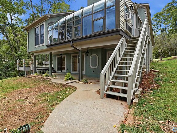 4th image of 386 Bluff Dr