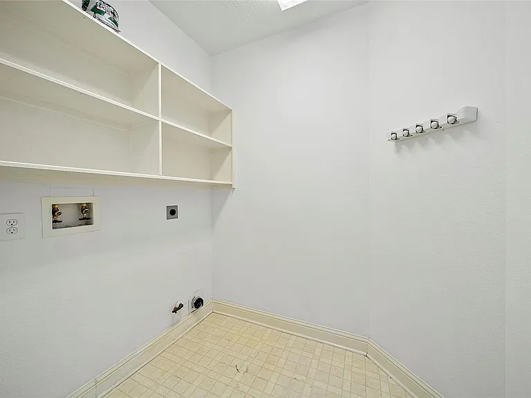 22430 Water Edge Ln — Photo 28