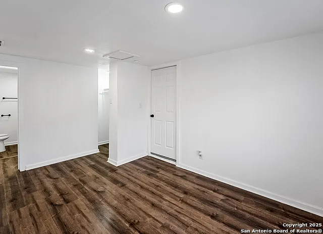 122 Stolnet St — Photo 7