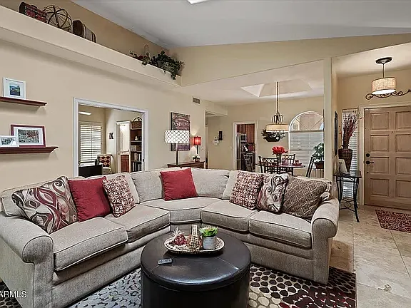 3 bed, 1984 sqft, $3,500 — Photo 4