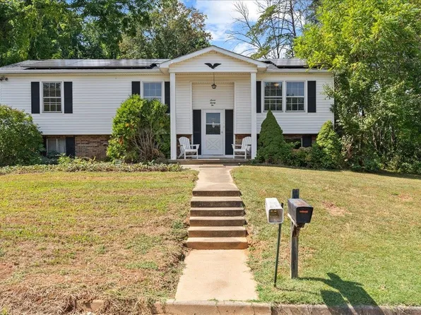722 Carann St, Staunton, VA 24401