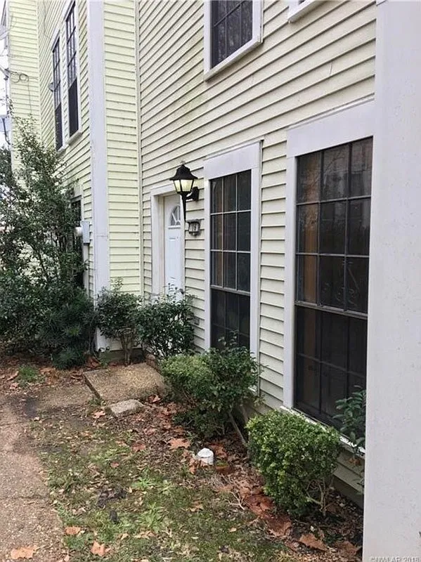 1414 Highland Ave Unit 15 — Photo 1