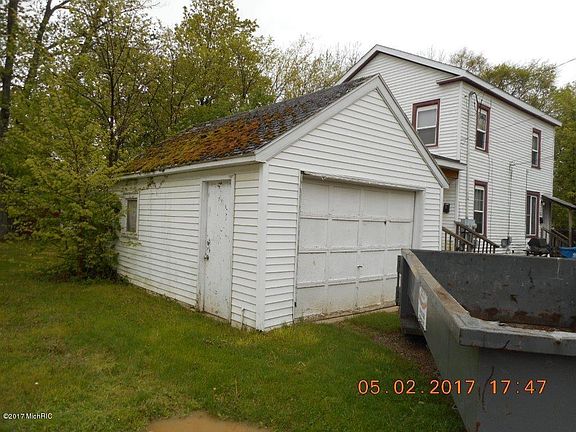 3rd image of 1226 Lake St