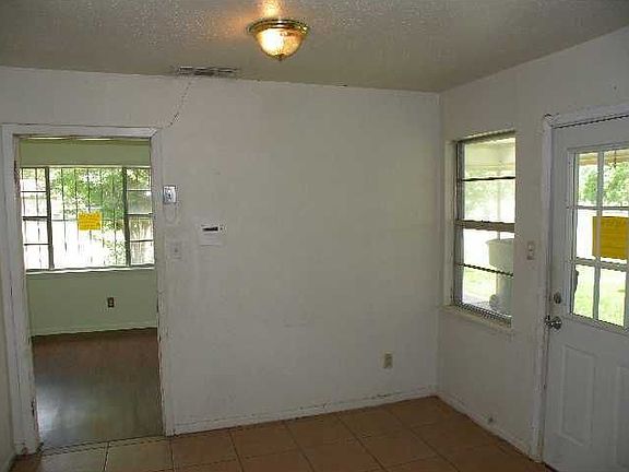 4th image of 4902 Gloria Dr
