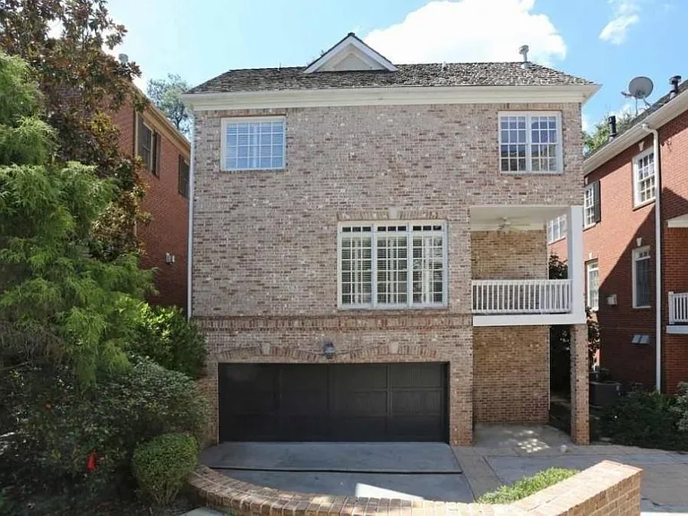 704 Longleaf Dr NE — Photo 2