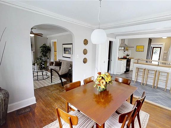 3rd image of 924 Park Ave SE