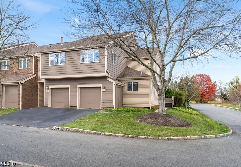 1 Avery Ct — Photo 1