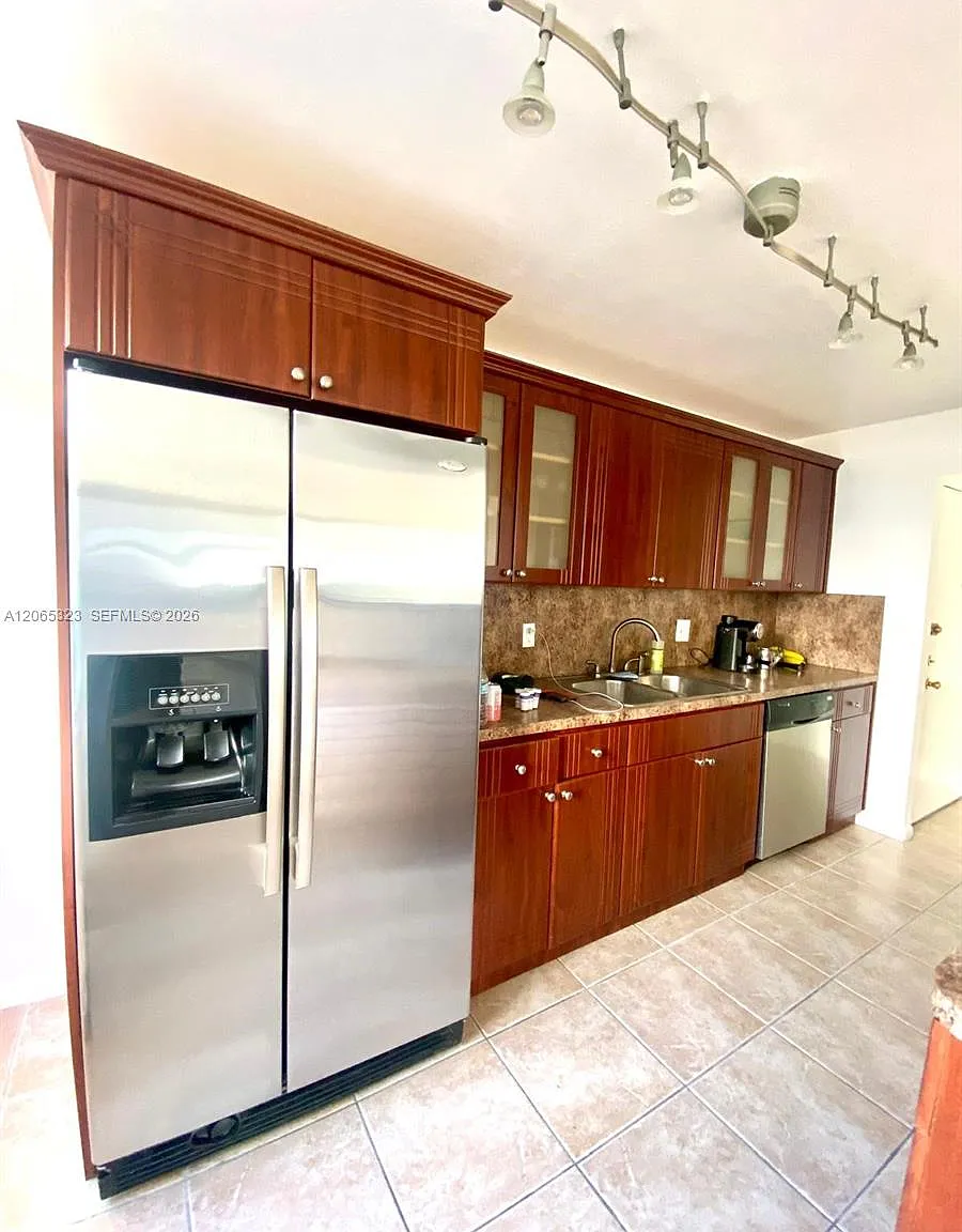 Wilshire Condo — Photo 3