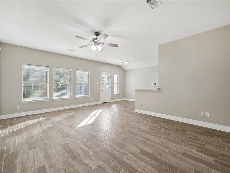 1206 Halls Brg — Photo 2
