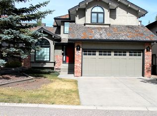 67 Strathaven Cir SW, Calgary, AB T3H2G1