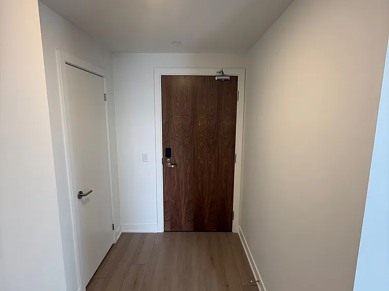 25 Wellington St S #810 — Photo 3