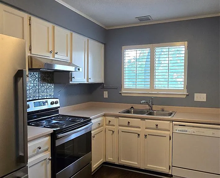 3001 Heathstead Pl #D — Photo 2