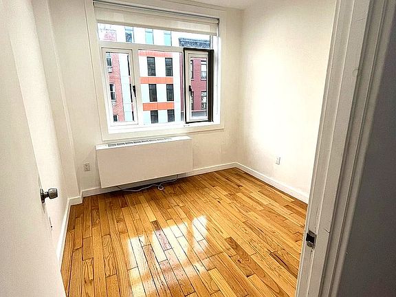5th image of 324 Grand St APT 5B