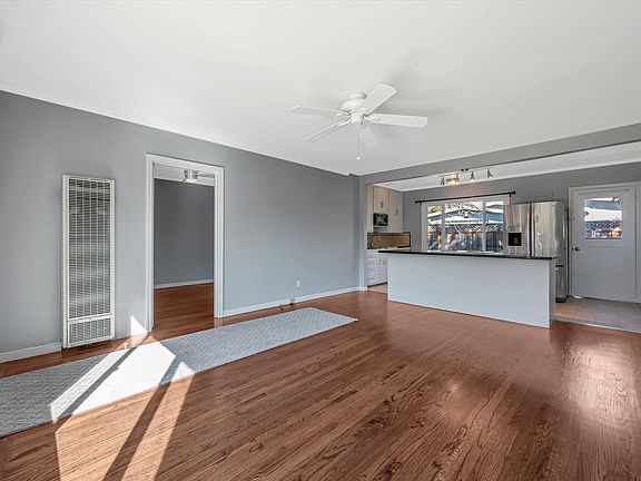 4th image of 722 Linden Ave #A