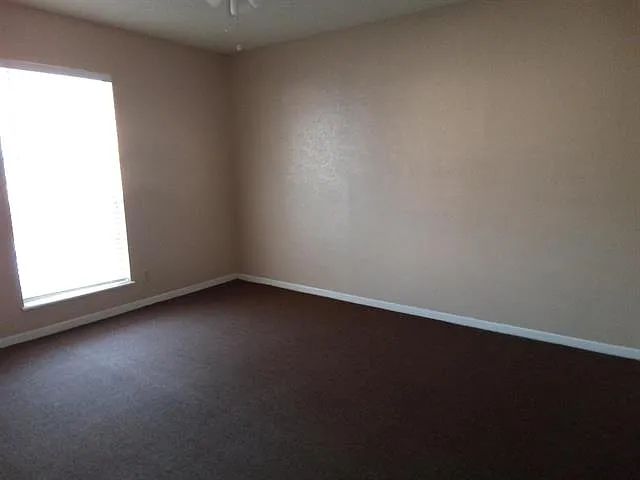 102 1/2 Edwards St — Photo 3