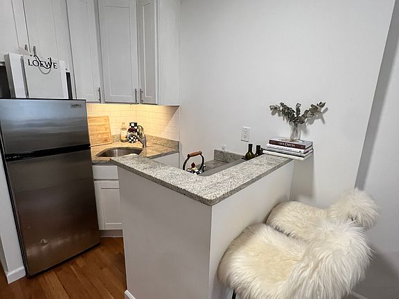4th image of 25 Jones St APT 1A